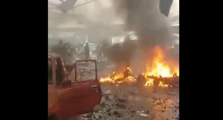 В Сирии при взрыве автомобиля погибли восемь человек