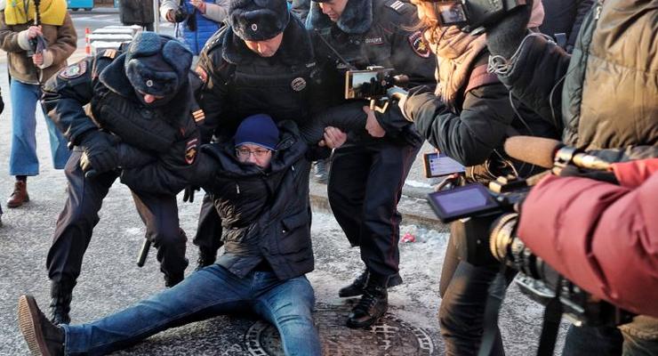 "Мы не хотим войны": в Москве задержали протестующих россиян