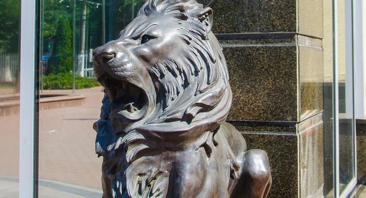 В Одессе у входа в университет украли скульптуры львов