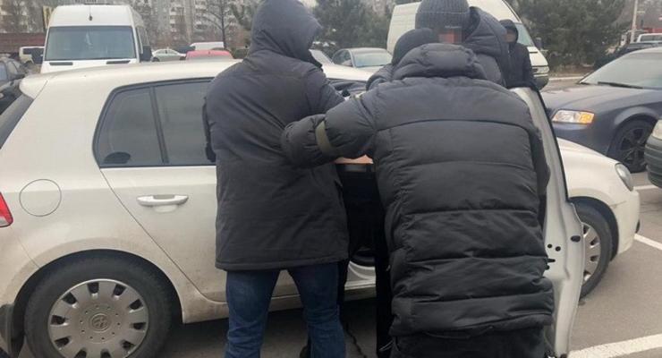 Работники "Укрзализныци" похищали грузы и вымогали взятки за безопасный проезд