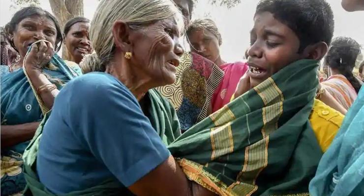 В Индии от отравления едой в храме погибли 15 человек