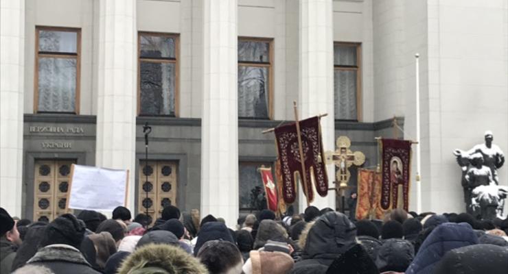 Под Радой снова молится Московский Патриархат
