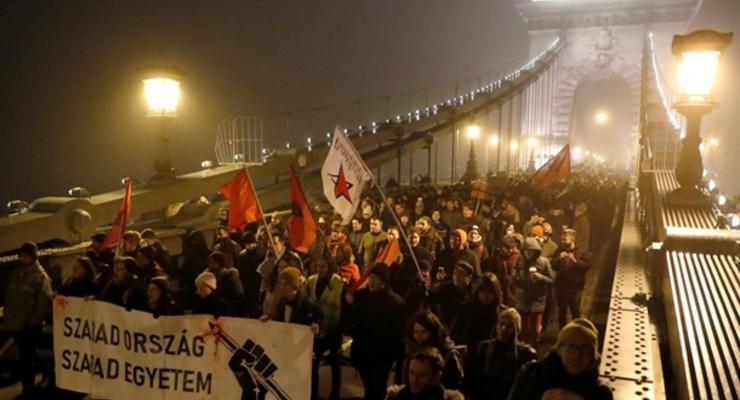 Президент Венгрии подписал "рабский закон", несмотря на протесты