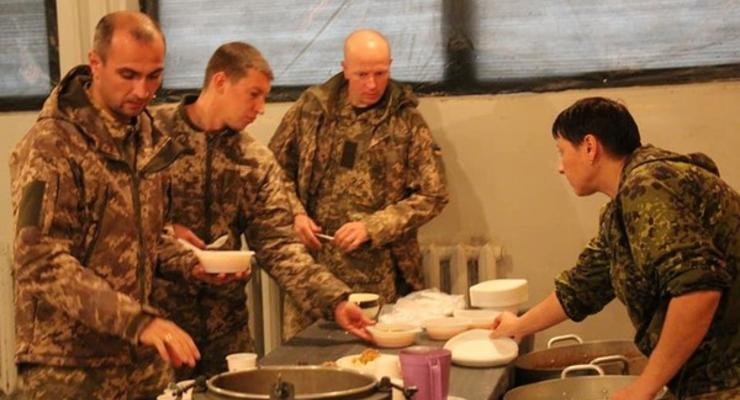 Полторак уволил двух офицеров ВМС из-за плохого питания военных