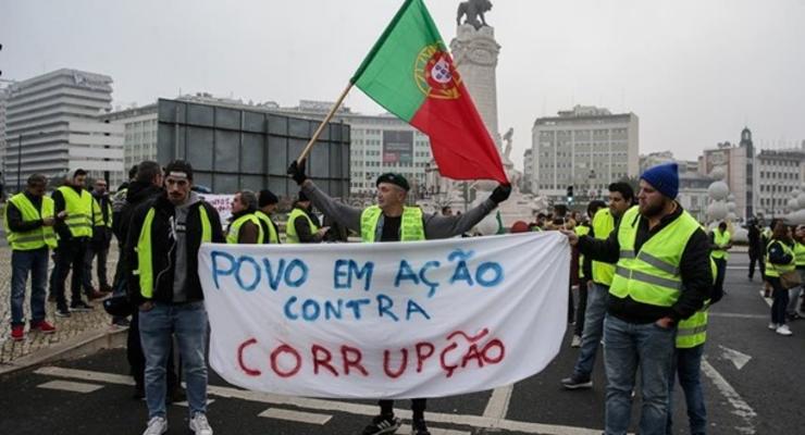 В Португалии произошли потасовки "желтых жилетов" с полицией