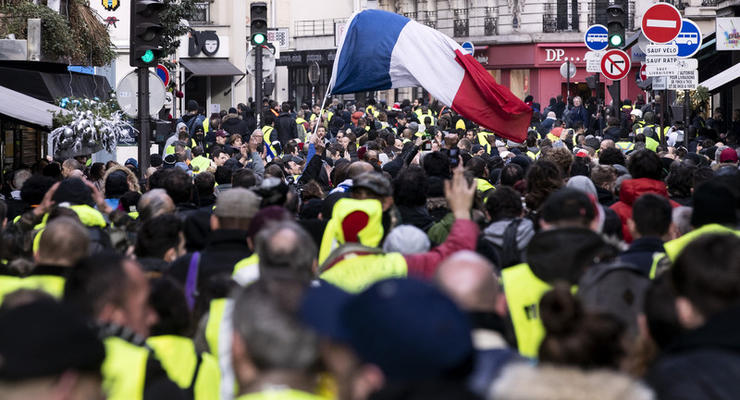 Во Франции задержали организатора протестов "желтых жилетов"