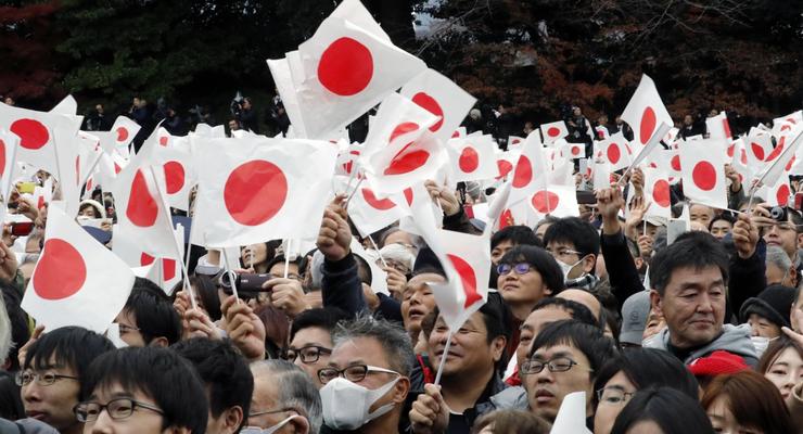 Почти 60 тысяч японцев пришли поздравить своего императора с юбилеем