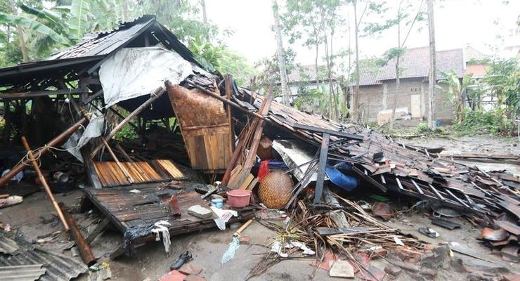 В Индонезии стремительно растет число жертв цунами