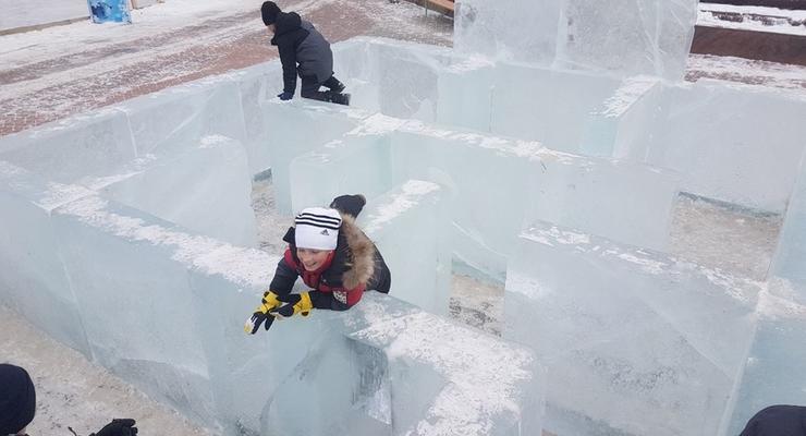 На Сахалине для детей построили ледяной лабиринт без выхода