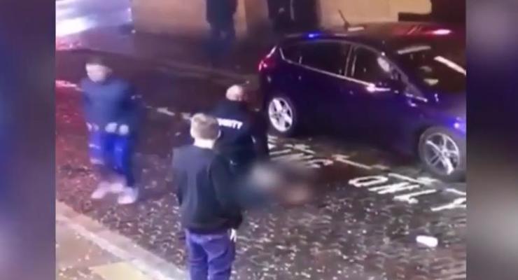 Автомобиль врезался в толпу пешеходов в Ливерпуле