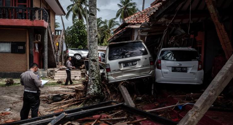 Итоги 24 декабря: Смертоносное цунами в Индонезии и теракт в Кабуле