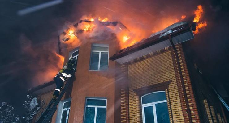 Спасатели в метель больше двух часов тушили пожар в частном доме