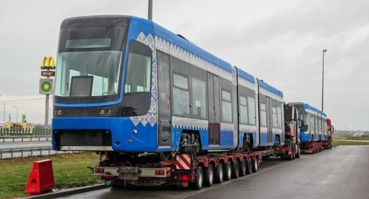 В Киев доставили польские трамваи Pesa