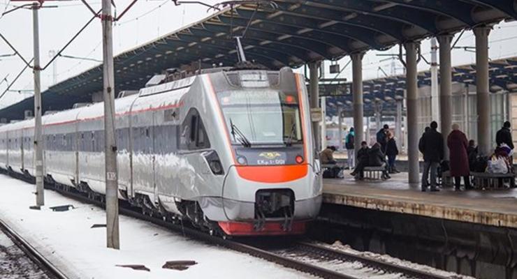 Укрзализныця назначила дополнительные поезда через Полтаву