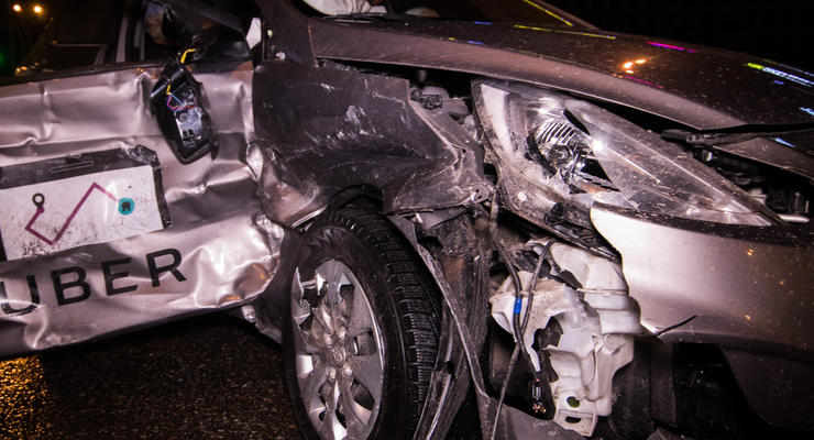В Киеве случилось ДТП с участием такси, пострадал пассажир