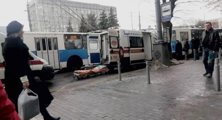 У винницкого троллейбуса лопнуло колесо: Три пассажира в больнице