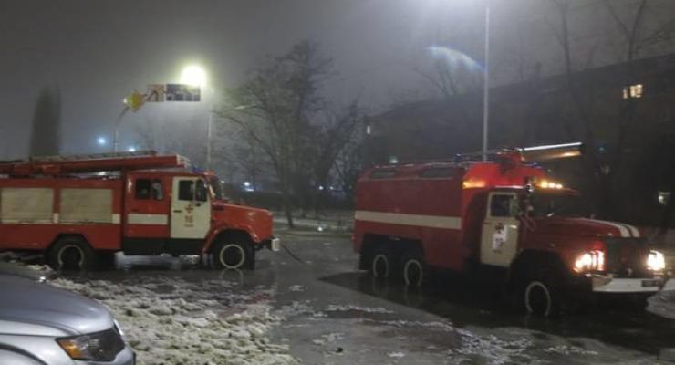 В Киеве прорвало водопровод: Аварийные машины застряли в грязи