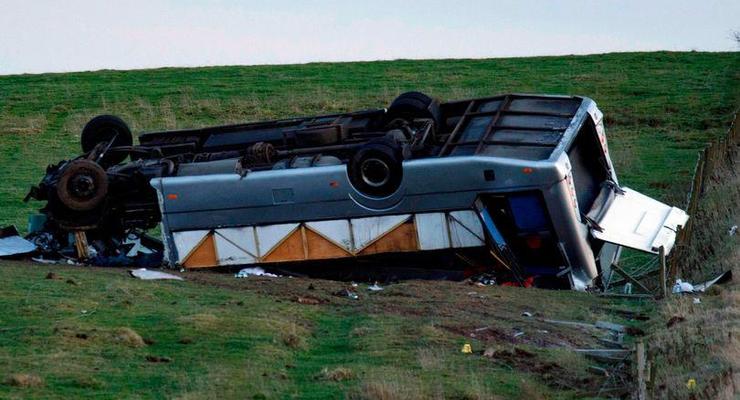 В Шотландии перевернулся автобус: более 20 пострадавших