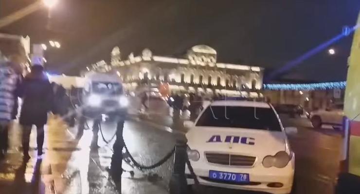 В Санкт-Петербурге легковушка влетела в группу пешеходов