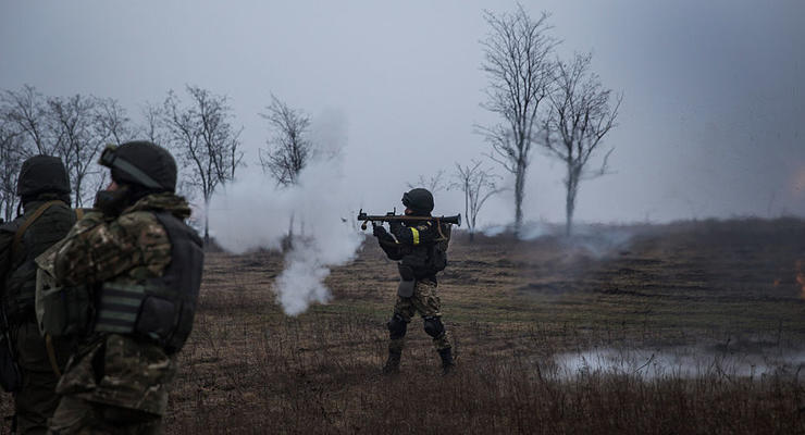 Перемирие на Донбассе: ранены двое военных