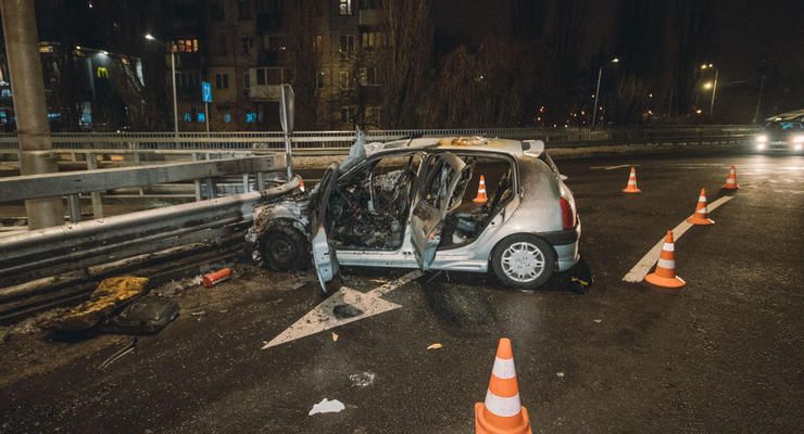 В новогоднюю ночь в Киеве сгорело авто
