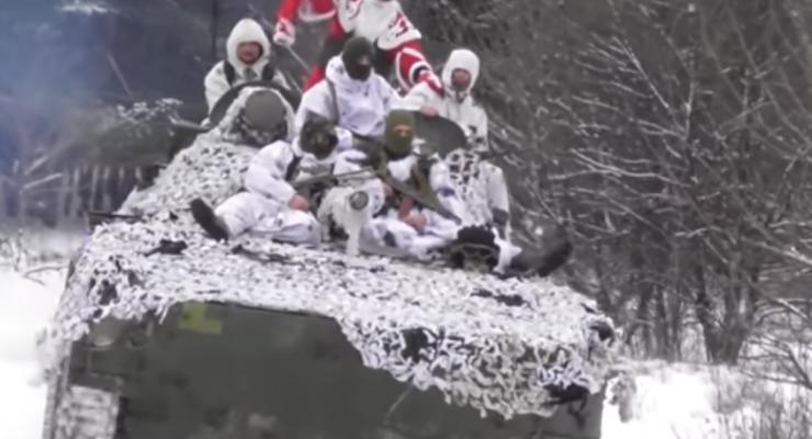 Санта на БМП: Военные поздравили украинцев с Новым годом