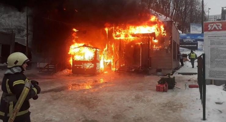 В Киеве горел прокат лыж на Протасовом Яру