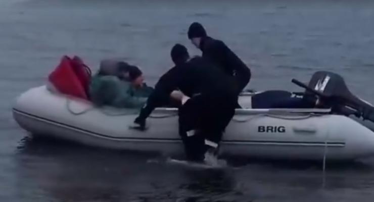 В Киеве у рыбака случился инсульт посреди Днепра