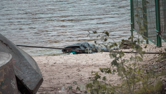В Гидропарке из воды вытащили тело женщины