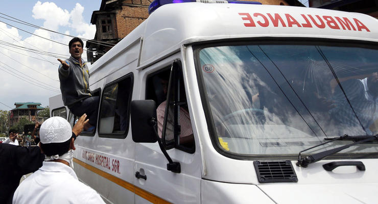 В Индии автобус со школьниками упал в ущелье: есть погибшие