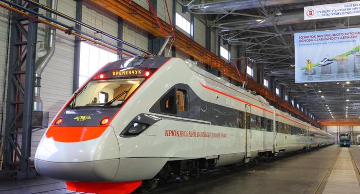 На Харьковщине поезд не успел затормозить и сбил женщину насмерть