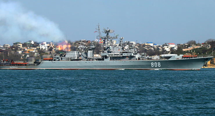 В РФ заверили, что контролируют корабль ВМС США в Черном море