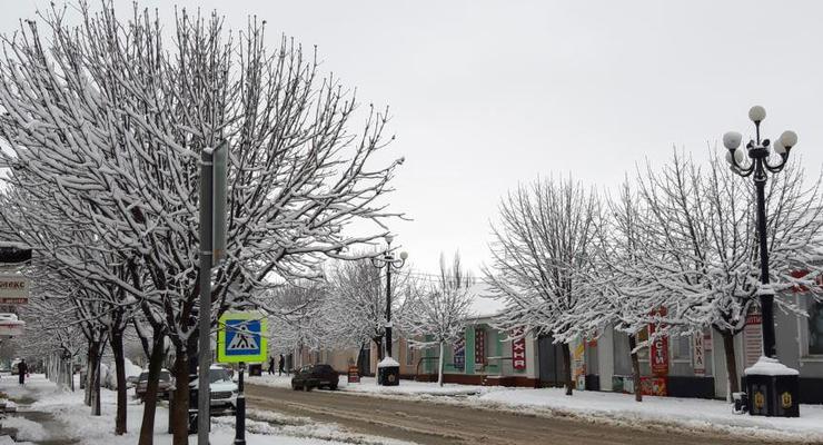 В Крыму из-за снегопада без света тысячи человек