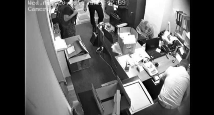 Ограбили во время обыска: Ювелирный магазин отсудил у государства 25 млн грн