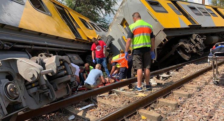 В ЮАР столкнулись два поезда: сотни пострадавших