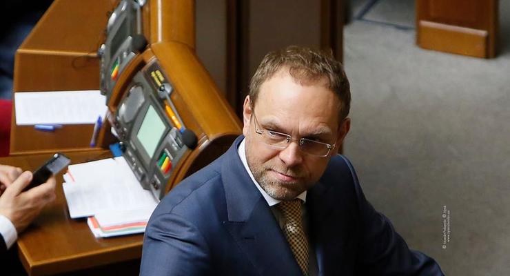 Власенко выиграл суд у Парубия о запрете на командировки депутатов