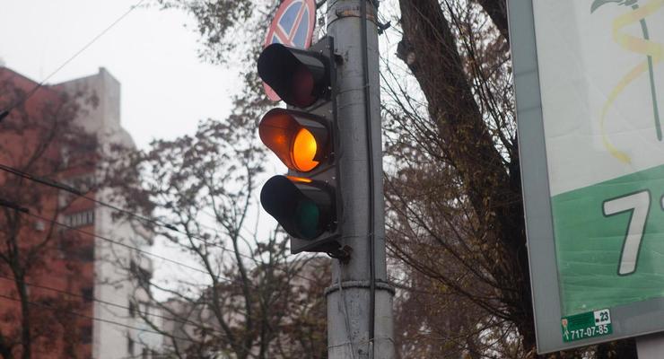 В Виннице появились светофоры для "гаджетоманов"