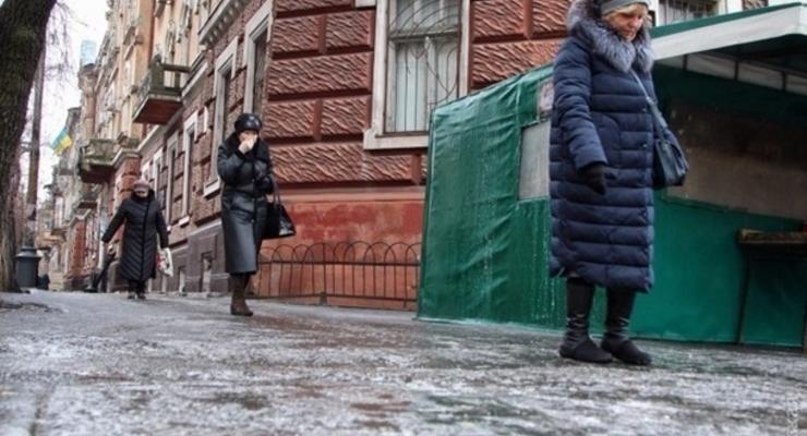 В Киеве за два месяца из-за гололедицы пострадали более трех тысяч человек