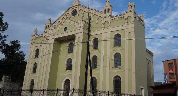 В Дрогобыче вандалы разбили окна Хоральной синагоги