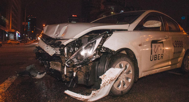 В Киеве случилась авария с участием такси