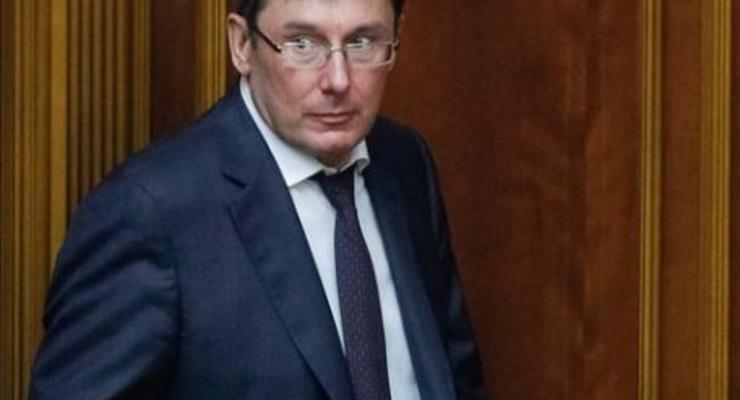 Суд обязал НАБУ расследовать получение Луценко взятки - СМИ