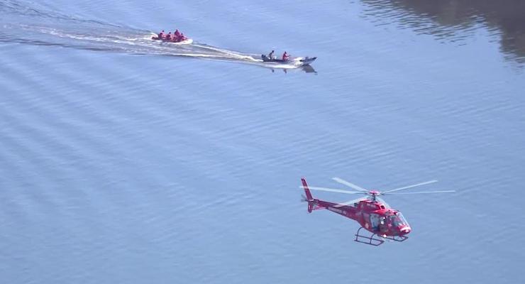 В Бразилии военный вертолет упал в бухту