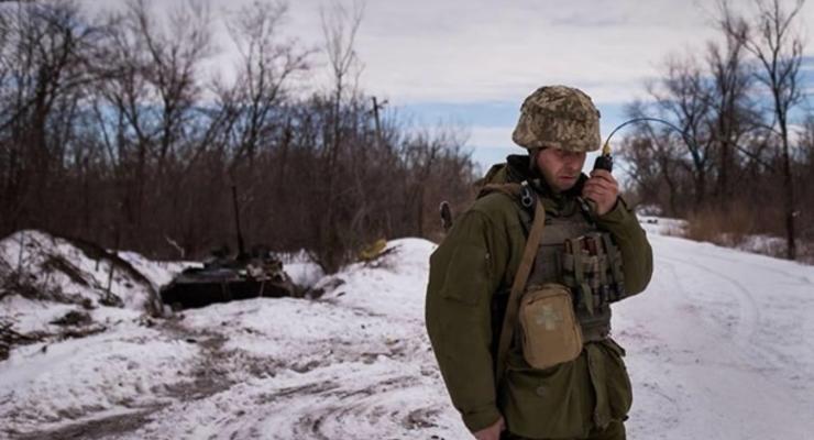 На Донбассе за день два обстрела, ранен боец