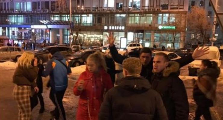 В Киеве толпа подростков зверски избила мужчину