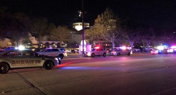 На улице Техаса мужчина расстрелял бывшую жену и дочь