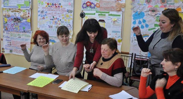 В Одесской области педагогов начали учить языку жестов