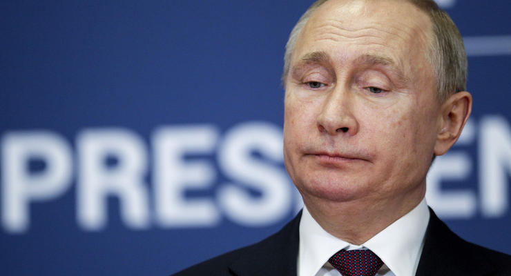 Рейтинг доверия Путину рекордно упал