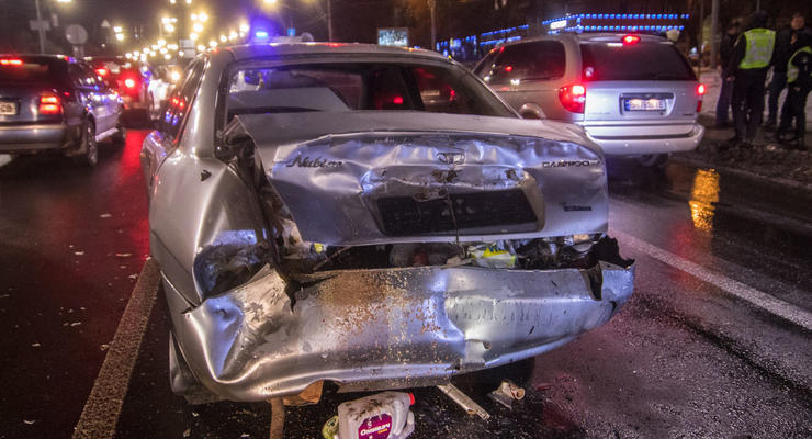 Масштабное ДТП в Киеве: Пьяный водитель Range Rover разбил пять машин