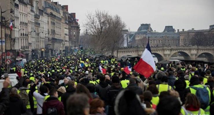 Во Франции проходит десятая волна протестов