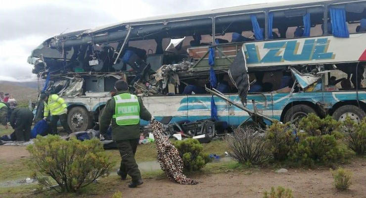 В Боливии столкнулись два автобуса: погибли более 20 человек